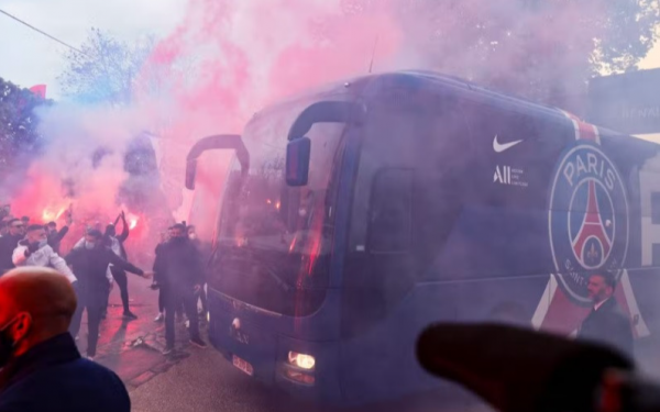 PSG điều cả xe chống đạn để đưa Mbappe tới thi đấu Champions League