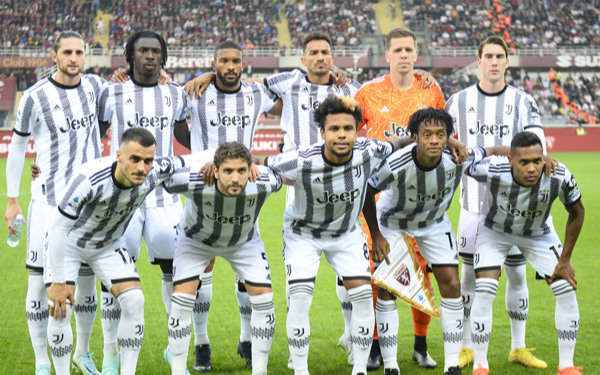 Phản ứng của cầu thủ Juventus khi đội bị trừ 15 điểm